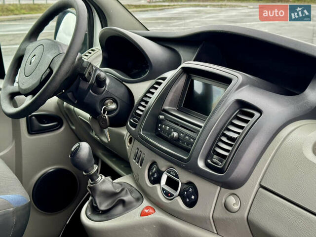 Белый Рено Трафик, объемом двигателя 2 л и пробегом 265 тыс. км за 12850 $, фото 32 на Automoto.ua