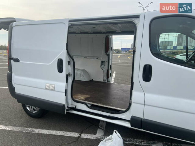 Белый Рено Трафик, объемом двигателя 2 л и пробегом 162 тыс. км за 13500 $, фото 18 на Automoto.ua