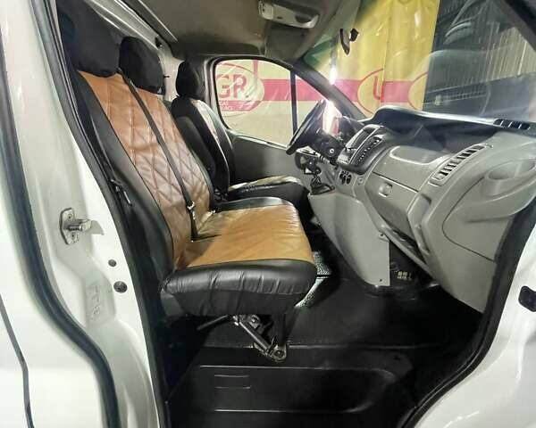 Белый Рено Трафик, объемом двигателя 2 л и пробегом 255 тыс. км за 10500 $, фото 43 на Automoto.ua