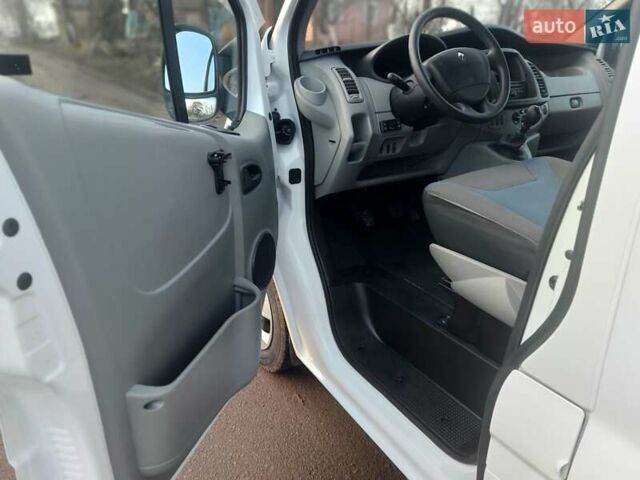 Белый Рено Трафик, объемом двигателя 2 л и пробегом 164 тыс. км за 14100 $, фото 25 на Automoto.ua