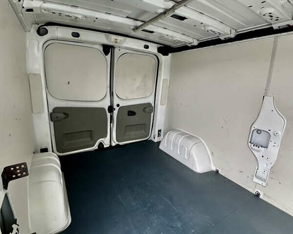 Белый Рено Трафик, объемом двигателя 2 л и пробегом 265 тыс. км за 12850 $, фото 35 на Automoto.ua