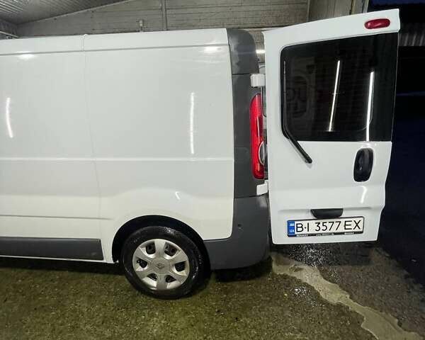 Белый Рено Трафик, объемом двигателя 2 л и пробегом 255 тыс. км за 10500 $, фото 10 на Automoto.ua