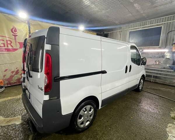 Белый Рено Трафик, объемом двигателя 2 л и пробегом 255 тыс. км за 10500 $, фото 22 на Automoto.ua