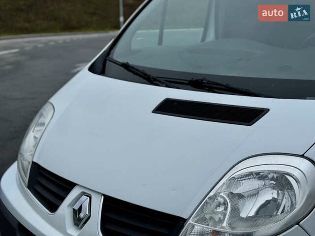 Белый Рено Трафик, объемом двигателя 2 л и пробегом 265 тыс. км за 12850 $, фото 7 на Automoto.ua