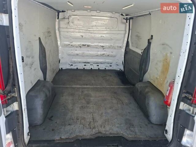 Белый Рено Трафик, объемом двигателя 2 л и пробегом 320 тыс. км за 9500 $, фото 4 на Automoto.ua