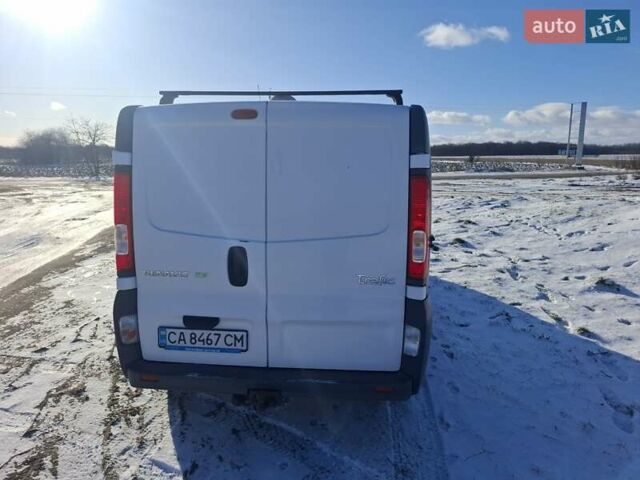 Белый Рено Трафик, объемом двигателя 2 л и пробегом 320 тыс. км за 9500 $, фото 2 на Automoto.ua