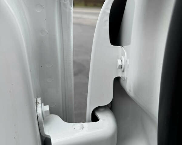 Белый Рено Трафик, объемом двигателя 2 л и пробегом 265 тыс. км за 12850 $, фото 28 на Automoto.ua