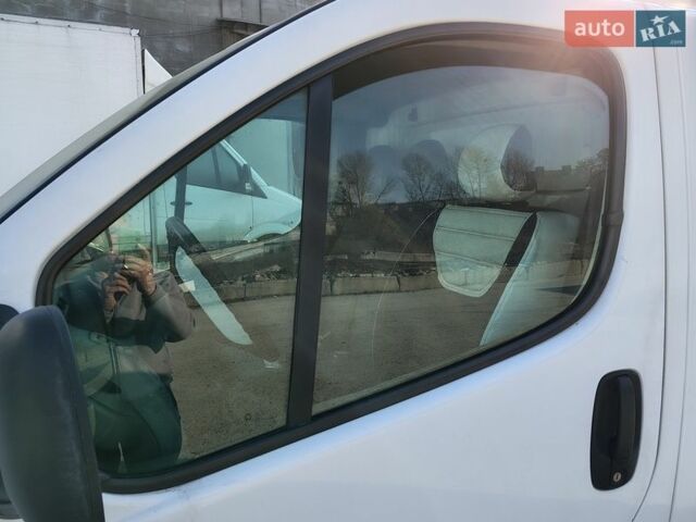 Белый Рено Трафик, объемом двигателя 2 л и пробегом 243 тыс. км за 10400 $, фото 5 на Automoto.ua
