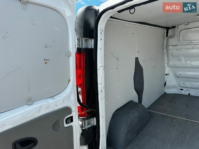 Білий Рено Трафік, об'ємом двигуна 2 л та пробігом 151 тис. км за 12350 $, фото 19 на Automoto.ua