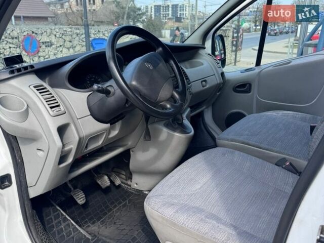 Білий Рено Трафік, об'ємом двигуна 2 л та пробігом 355 тис. км за 12500 $, фото 6 на Automoto.ua