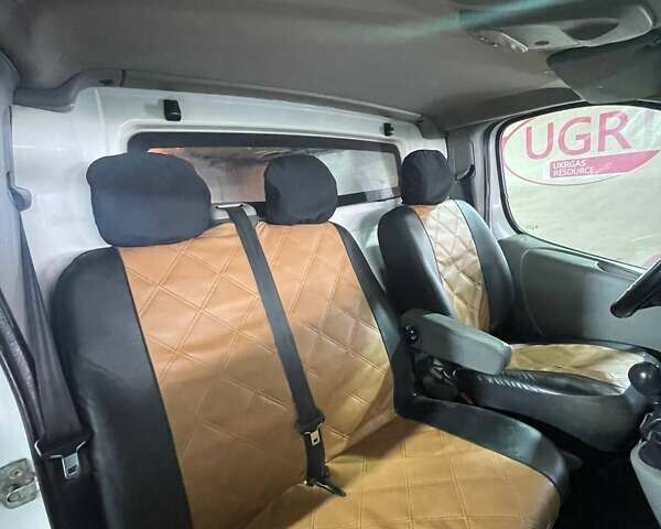 Белый Рено Трафик, объемом двигателя 2 л и пробегом 255 тыс. км за 10500 $, фото 54 на Automoto.ua