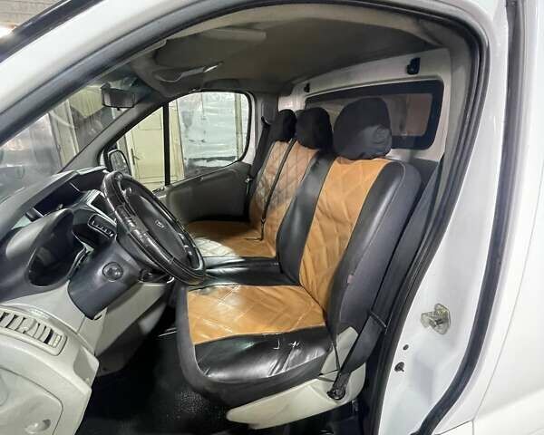 Белый Рено Трафик, объемом двигателя 2 л и пробегом 255 тыс. км за 10500 $, фото 52 на Automoto.ua