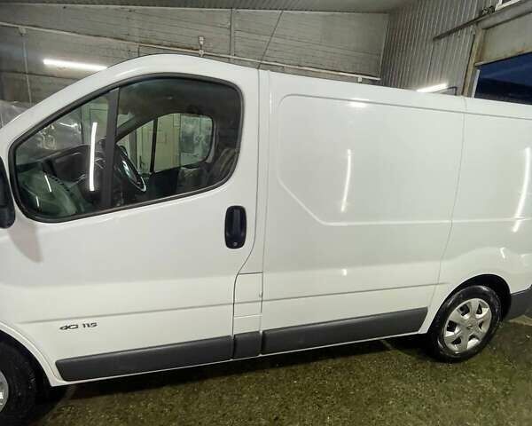 Белый Рено Трафик, объемом двигателя 2 л и пробегом 255 тыс. км за 10500 $, фото 7 на Automoto.ua