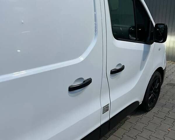 Білий Рено Трафік, об'ємом двигуна 1.6 л та пробігом 115 тис. км за 10000 $, фото 5 на Automoto.ua