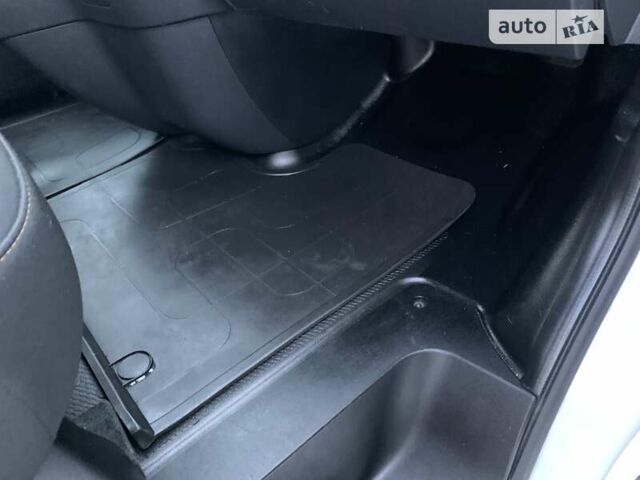 Білий Рено Трафік, об'ємом двигуна 1.6 л та пробігом 261 тис. км за 13500 $, фото 25 на Automoto.ua