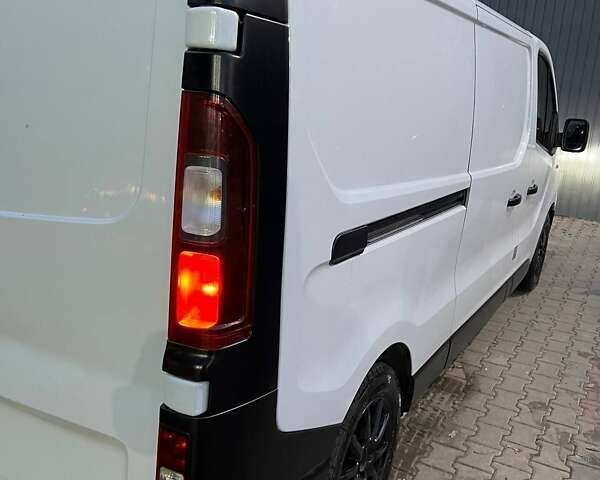 Білий Рено Трафік, об'ємом двигуна 1.6 л та пробігом 115 тис. км за 10000 $, фото 7 на Automoto.ua