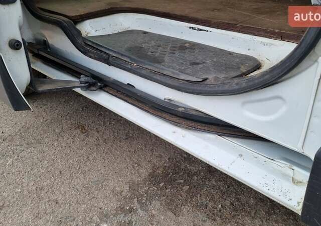 Білий Рено Трафік, об'ємом двигуна 1.6 л та пробігом 250 тис. км за 11900 $, фото 48 на Automoto.ua