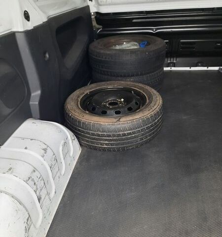 Білий Рено Трафік, об'ємом двигуна 1.6 л та пробігом 190 тис. км за 14000 $, фото 5 на Automoto.ua