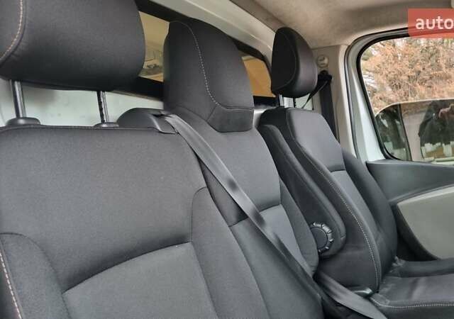 Білий Рено Трафік, об'ємом двигуна 1.6 л та пробігом 250 тис. км за 11900 $, фото 45 на Automoto.ua