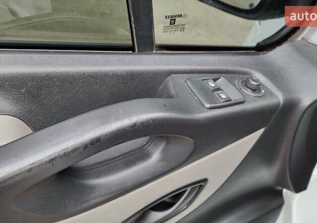 Білий Рено Трафік, об'ємом двигуна 1.6 л та пробігом 250 тис. км за 11900 $, фото 39 на Automoto.ua