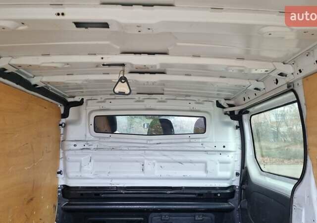 Білий Рено Трафік, об'ємом двигуна 1.6 л та пробігом 250 тис. км за 11900 $, фото 11 на Automoto.ua