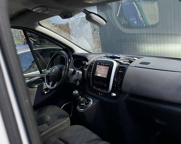 Білий Рено Трафік, об'ємом двигуна 1.6 л та пробігом 115 тис. км за 10000 $, фото 1 на Automoto.ua