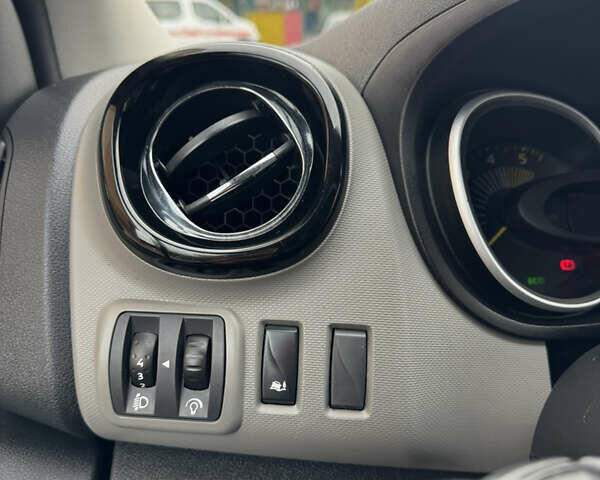 Белый Рено Трафик, объемом двигателя 1.6 л и пробегом 231 тыс. км за 11900 $, фото 10 на Automoto.ua