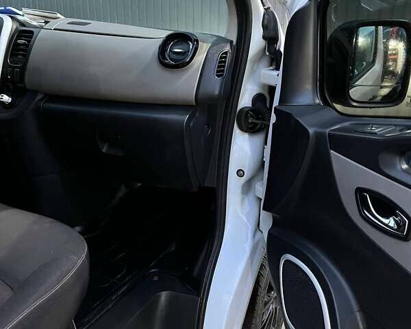 Білий Рено Трафік, об'ємом двигуна 1.6 л та пробігом 115 тис. км за 10000 $, фото 2 на Automoto.ua