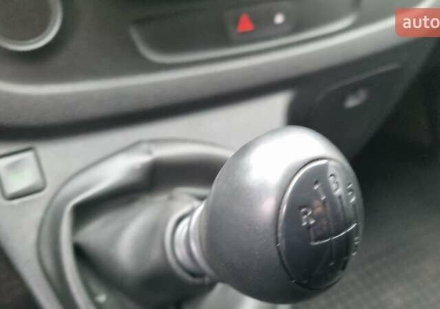 Білий Рено Трафік, об'ємом двигуна 1.6 л та пробігом 250 тис. км за 11900 $, фото 26 на Automoto.ua