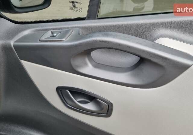 Білий Рено Трафік, об'ємом двигуна 1.6 л та пробігом 250 тис. км за 11900 $, фото 43 на Automoto.ua