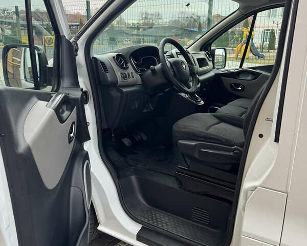 Белый Рено Трафик, объемом двигателя 1.6 л и пробегом 231 тыс. км за 11900 $, фото 13 на Automoto.ua