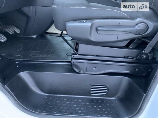 Білий Рено Трафік, об'ємом двигуна 1.6 л та пробігом 261 тис. км за 13500 $, фото 23 на Automoto.ua