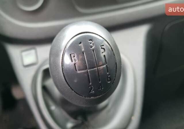 Білий Рено Трафік, об'ємом двигуна 1.6 л та пробігом 250 тис. км за 11900 $, фото 27 на Automoto.ua