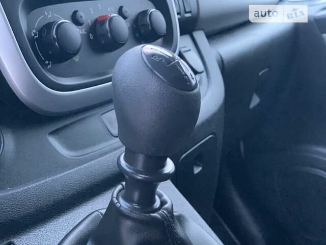 Білий Рено Трафік, об'ємом двигуна 1.6 л та пробігом 261 тис. км за 13500 $, фото 11 на Automoto.ua