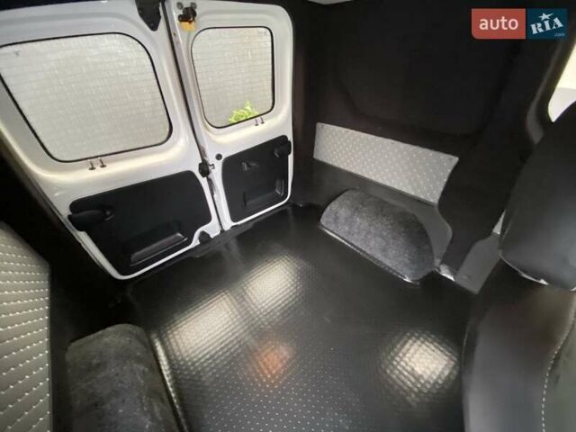 Білий Рено Трафік, об'ємом двигуна 2 л та пробігом 189 тис. км за 14799 $, фото 58 на Automoto.ua