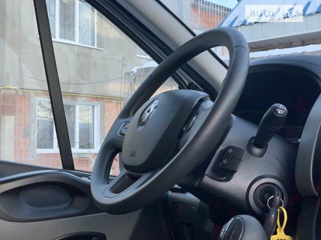 Білий Рено Трафік, об'ємом двигуна 1.6 л та пробігом 261 тис. км за 13500 $, фото 10 на Automoto.ua