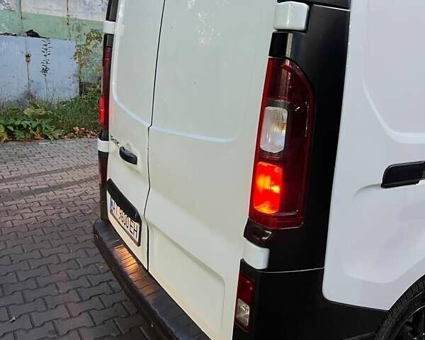 Білий Рено Трафік, об'ємом двигуна 1.6 л та пробігом 115 тис. км за 10000 $, фото 10 на Automoto.ua