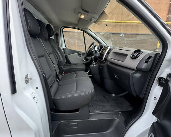 Белый Рено Трафик, объемом двигателя 1.6 л и пробегом 231 тыс. км за 11900 $, фото 11 на Automoto.ua