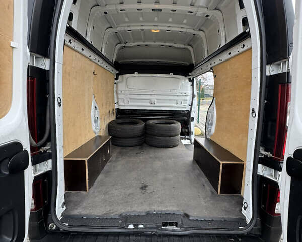 Белый Рено Трафик, объемом двигателя 1.6 л и пробегом 231 тыс. км за 11900 $, фото 15 на Automoto.ua