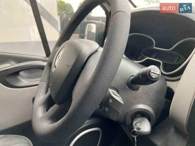 Білий Рено Трафік, об'ємом двигуна 2 л та пробігом 189 тис. км за 14799 $, фото 39 на Automoto.ua