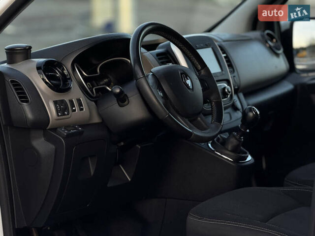 Белый Рено Трафик, объемом двигателя 1.6 л и пробегом 250 тыс. км за 13500 $, фото 52 на Automoto.ua