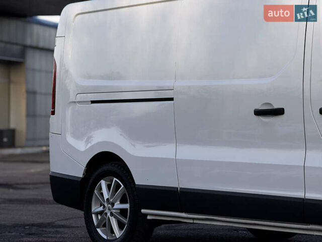 Белый Рено Трафик, объемом двигателя 1.6 л и пробегом 250 тыс. км за 13500 $, фото 12 на Automoto.ua