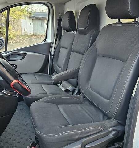 Білий Рено Трафік, об'ємом двигуна 1.6 л та пробігом 300 тис. км за 10000 $, фото 17 на Automoto.ua