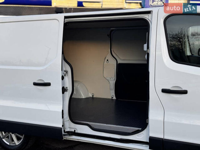 Белый Рено Трафик, объемом двигателя 1.6 л и пробегом 250 тыс. км за 13500 $, фото 29 на Automoto.ua