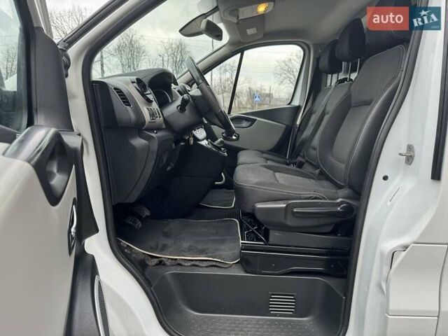 Белый Рено Трафик, объемом двигателя 1.6 л и пробегом 236 тыс. км за 13600 $, фото 6 на Automoto.ua