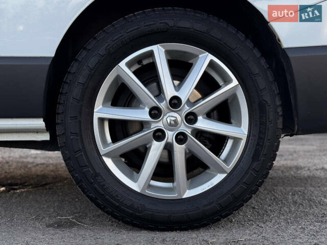 Белый Рено Трафик, объемом двигателя 1.6 л и пробегом 250 тыс. км за 13500 $, фото 25 на Automoto.ua