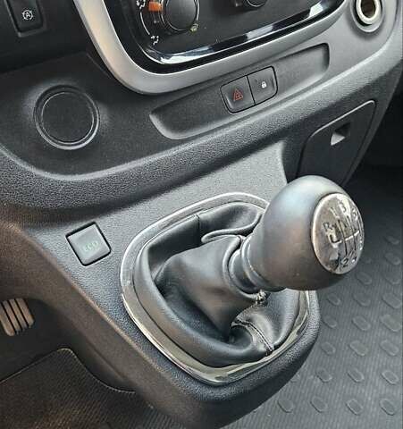 Білий Рено Трафік, об'ємом двигуна 1.6 л та пробігом 300 тис. км за 10000 $, фото 21 на Automoto.ua