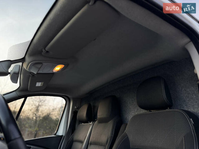 Белый Рено Трафик, объемом двигателя 1.6 л и пробегом 250 тыс. км за 13500 $, фото 58 на Automoto.ua