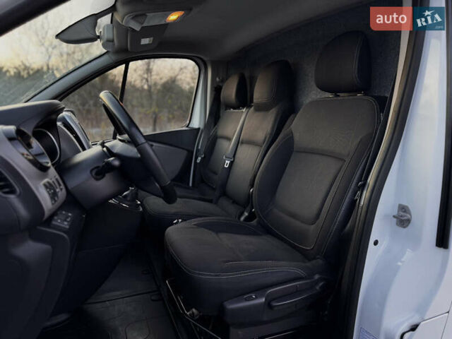 Белый Рено Трафик, объемом двигателя 1.6 л и пробегом 250 тыс. км за 13500 $, фото 8 на Automoto.ua