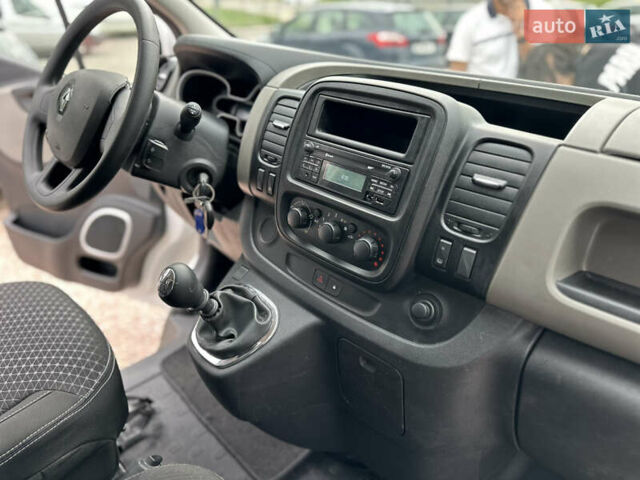 Белый Рено Трафик, объемом двигателя 1.6 л и пробегом 225 тыс. км за 13300 $, фото 20 на Automoto.ua